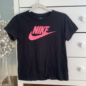 Nike kids (girls) black tee pink logo